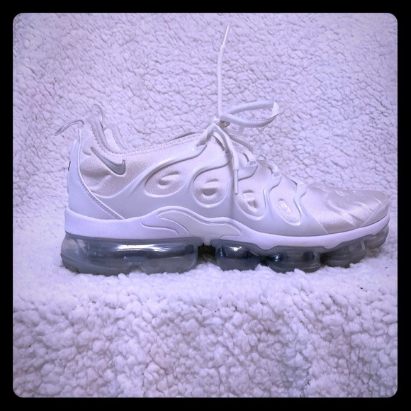 size 9 womens vapormax plus